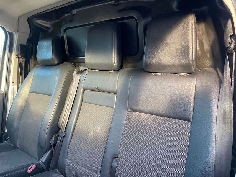 Vauxhall Vivaro 2.0 Turbo D 3100 Sportive Panel Van 5dr Diesel Manual L2 H1 Euro 6 (s/s) (150 ps) - U117