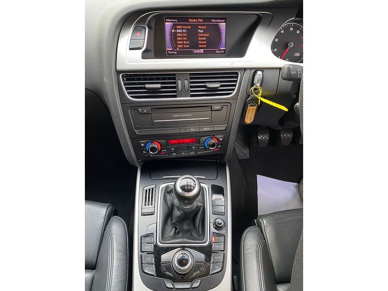 Audi A4 2.0 TFSI Dynamik Saloon 4dr Petrol Manual quattro Euro 5 (s/s) (211 ps) - U122