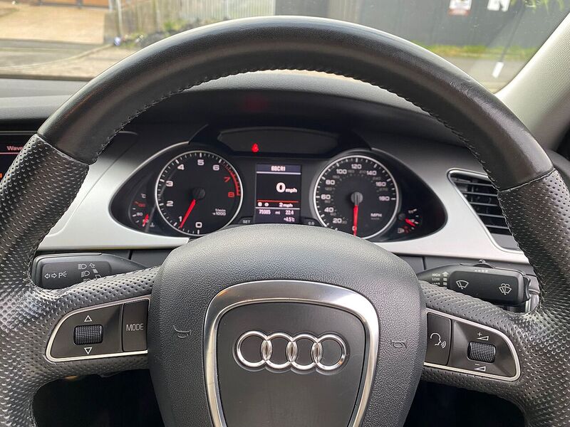 Audi A4 2.0 TFSI Dynamik Saloon 4dr Petrol Manual quattro Euro 5 (s/s) (211 ps) - U122