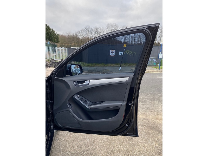 Audi A4 2.0 TFSI Dynamik Saloon 4dr Petrol Manual quattro Euro 5 (s/s) (211 ps) - U122