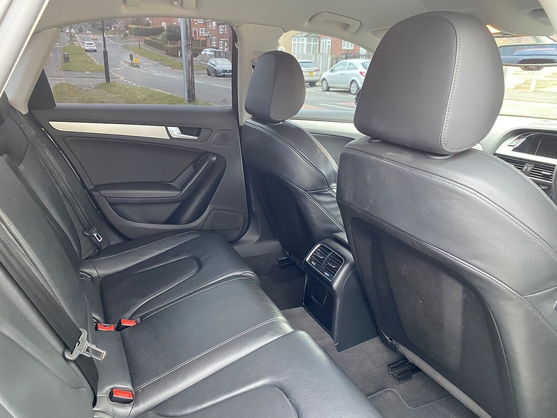 Audi A4 2.0 TFSI Dynamik Saloon 4dr Petrol Manual quattro Euro 5 (s/s) (211 ps) - U122