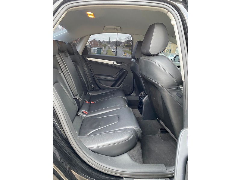 Audi A4 2.0 TFSI Dynamik Saloon 4dr Petrol Manual quattro Euro 5 (s/s) (211 ps) - U122