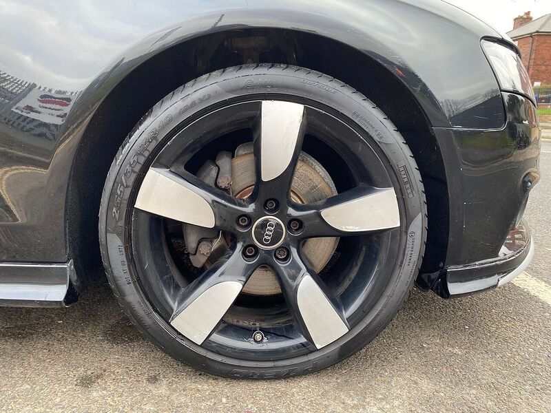 Audi A4 2.0 TFSI Dynamik Saloon 4dr Petrol Manual quattro Euro 5 (s/s) (211 ps) - U122