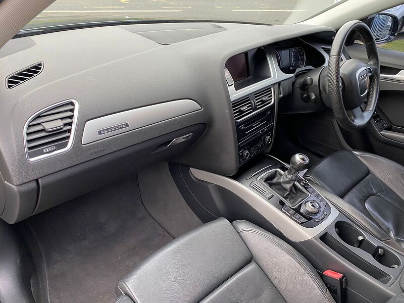 Audi A4 2.0 TFSI Dynamik Saloon 4dr Petrol Manual quattro Euro 5 (s/s) (211 ps) - U122