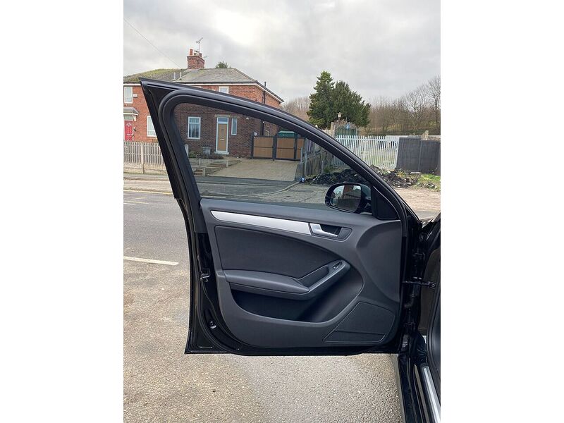 Audi A4 2.0 TFSI Dynamik Saloon 4dr Petrol Manual quattro Euro 5 (s/s) (211 ps) - U122