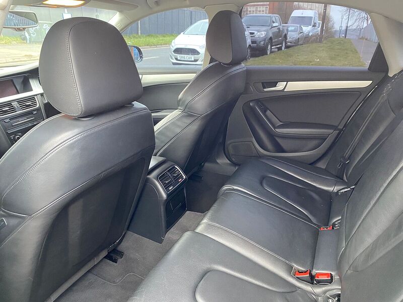 Audi A4 2.0 TFSI Dynamik Saloon 4dr Petrol Manual quattro Euro 5 (s/s) (211 ps) - U122