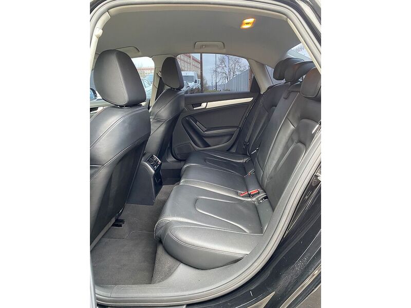 Audi A4 2.0 TFSI Dynamik Saloon 4dr Petrol Manual quattro Euro 5 (s/s) (211 ps) - U122