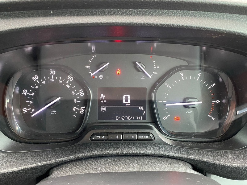 Vauxhall Vivaro 2.0 Turbo D 3100 Elite Crew Van Double Cab 5dr Diesel Manual L1 H1 Euro 6 (s/s) (150 ps) - U138