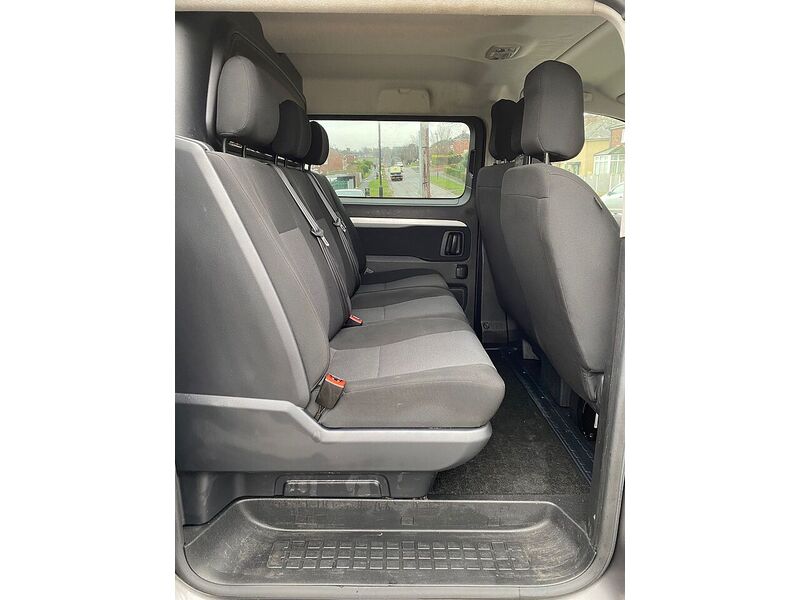 Vauxhall Vivaro 2.0 Turbo D 3100 Elite Crew Van Double Cab 5dr Diesel Manual L1 H1 Euro 6 (s/s) (150 ps) - U138