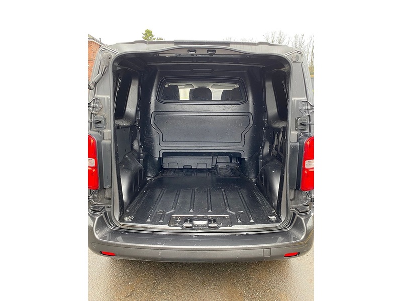 Vauxhall Vivaro 2.0 Turbo D 3100 Elite Crew Van Double Cab 5dr Diesel Manual L1 H1 Euro 6 (s/s) (150 ps) - U138