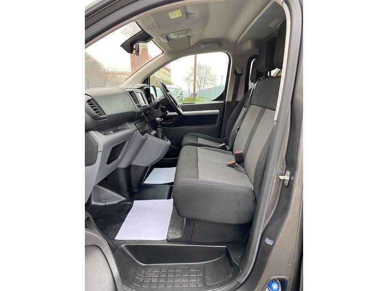 Vauxhall Vivaro 2.0 Turbo D 3100 Elite Crew Van Double Cab 5dr Diesel Manual L1 H1 Euro 6 (s/s) (150 ps) - U138