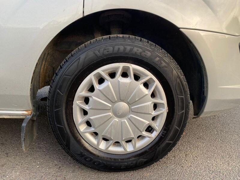 Ford Transit Custom 2.2 TDCi 310 Trend Kombi 5dr Diesel Manual L2 H1 (172 g/km, 123 bhp) - U40