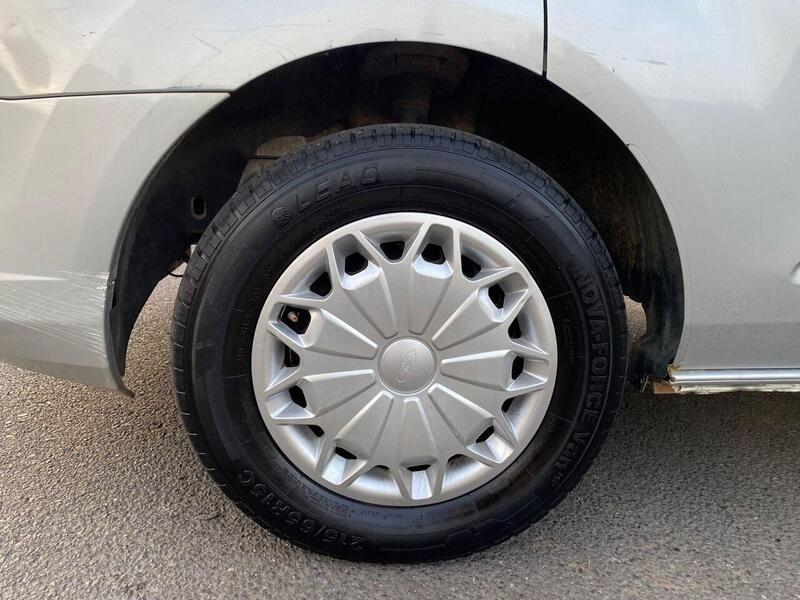 Ford Transit Custom 2.2 TDCi 310 Trend Kombi 5dr Diesel Manual L2 H1 (172 g/km, 123 bhp) - U40