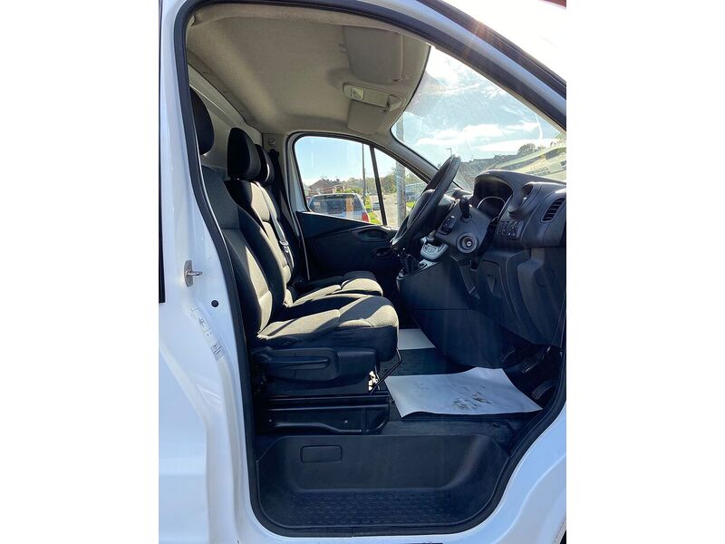 Renault Trafic 2.0 dCi ENERGY 28 Business Panel Van 5dr Diesel Manual SWB Standard Roof Euro 6 (s/s) (120 ps) - U58