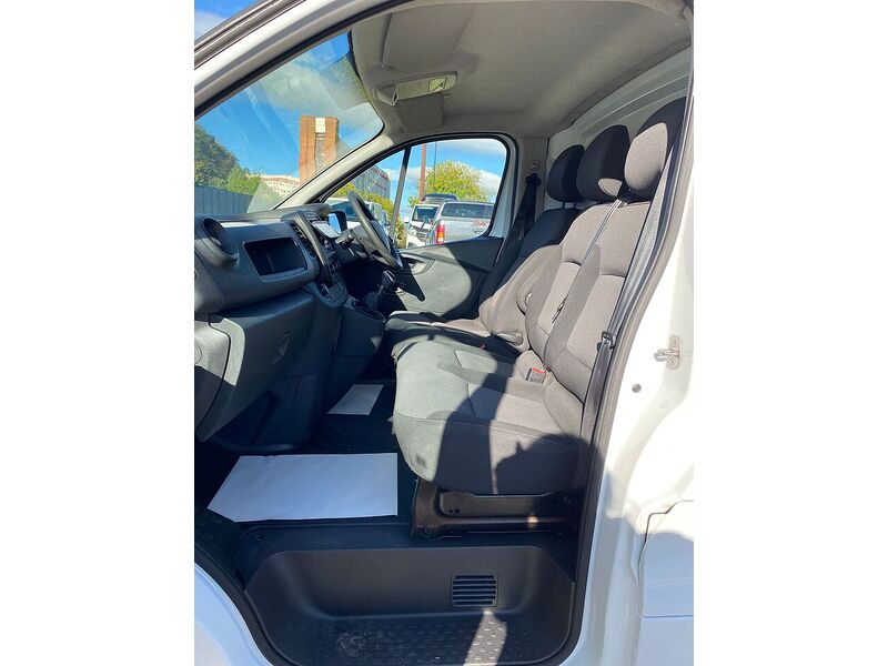 Renault Trafic 2.0 dCi ENERGY 28 Business Panel Van 5dr Diesel Manual SWB Standard Roof Euro 6 (s/s) (120 ps) - U58