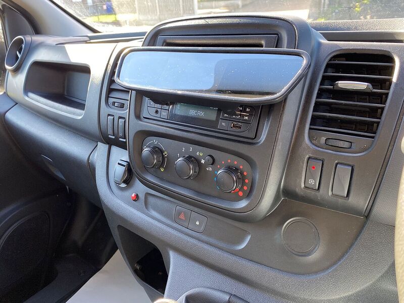 Renault Trafic 2.0 dCi ENERGY 28 Business Panel Van 5dr Diesel Manual SWB Standard Roof Euro 6 (s/s) (120 ps) - U58