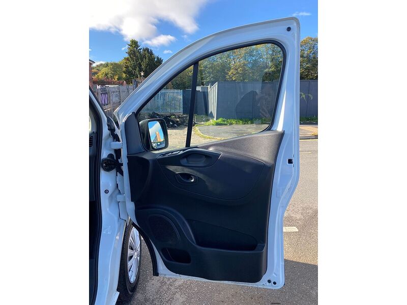 Renault Trafic 2.0 dCi ENERGY 28 Business Panel Van 5dr Diesel Manual SWB Standard Roof Euro 6 (s/s) (120 ps) - U58