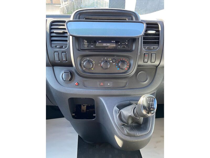 Renault Trafic 2.0 dCi ENERGY 28 Business Panel Van 5dr Diesel Manual SWB Standard Roof Euro 6 (s/s) (120 ps) - U58