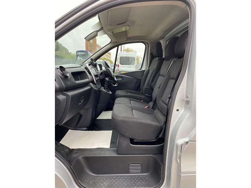 Renault Trafic 2.0 dCi ENERGY 28 Sport Panel Van 5dr Diesel Manual SWB Standard Roof Euro 6 (s/s) (120 ps) - U64