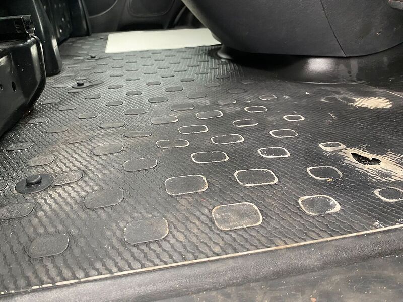 Renault Trafic 2.0 dCi ENERGY 28 Sport Panel Van 5dr Diesel Manual SWB Standard Roof Euro 6 (s/s) (120 ps) - U64