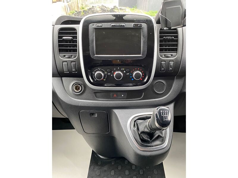 Renault Trafic 2.0 dCi ENERGY 28 Sport Panel Van 5dr Diesel Manual SWB Standard Roof Euro 6 (s/s) (120 ps) - U64