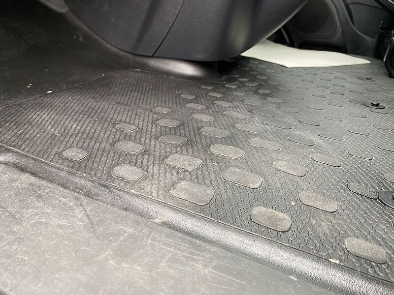 Renault Trafic 2.0 dCi ENERGY 28 Sport Panel Van 5dr Diesel Manual SWB Standard Roof Euro 6 (s/s) (120 ps) - U64