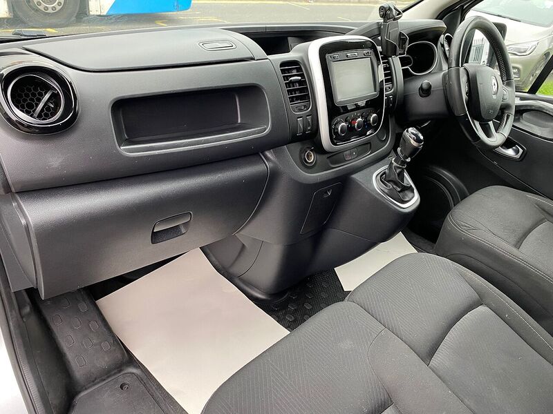 Renault Trafic 2.0 dCi ENERGY 28 Sport Panel Van 5dr Diesel Manual SWB Standard Roof Euro 6 (s/s) (120 ps) - U64