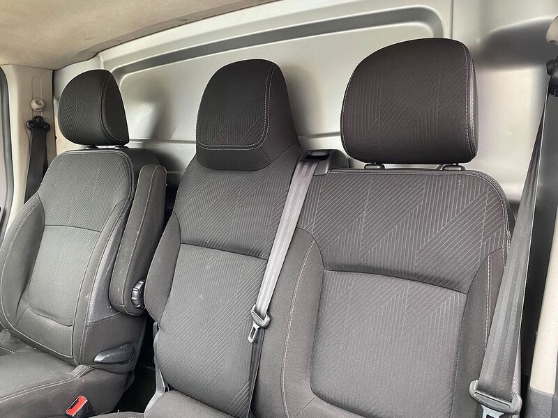Renault Trafic 2.0 dCi ENERGY 28 Sport Panel Van 5dr Diesel Manual SWB Standard Roof Euro 6 (s/s) (120 ps) - U64