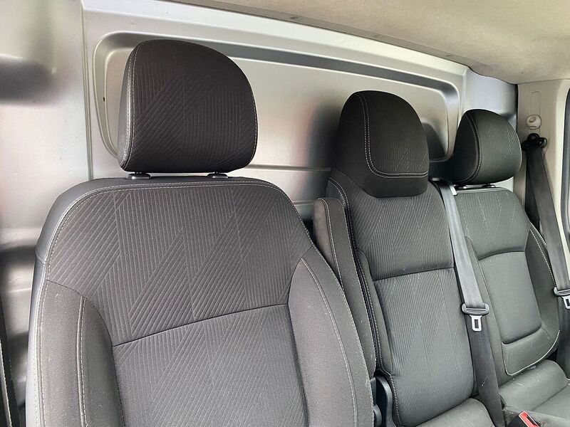 Renault Trafic 2.0 dCi ENERGY 28 Sport Panel Van 5dr Diesel Manual SWB Standard Roof Euro 6 (s/s) (120 ps) - U64