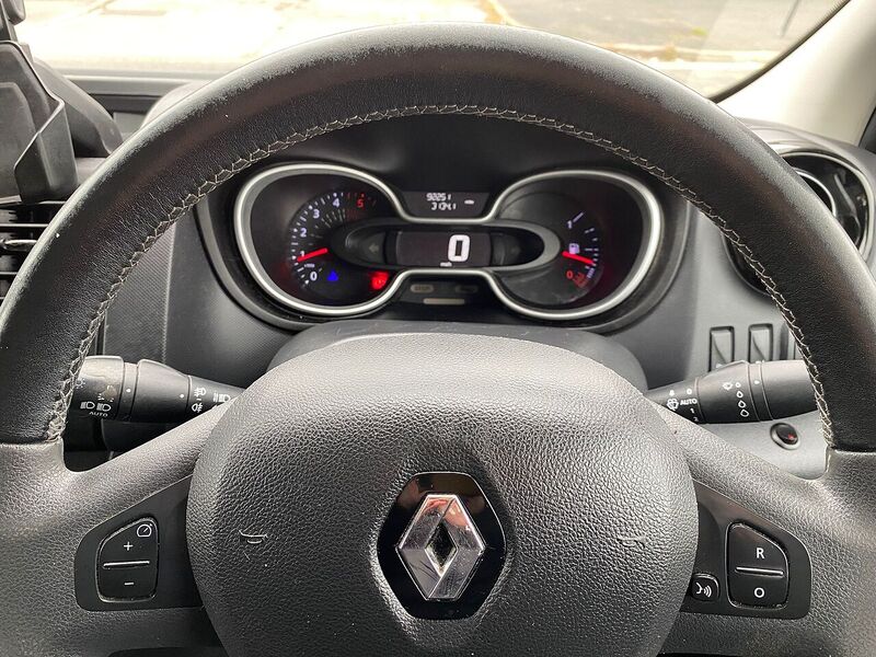 Renault Trafic 2.0 dCi ENERGY 28 Sport Panel Van 5dr Diesel Manual SWB Standard Roof Euro 6 (s/s) (120 ps) - U64