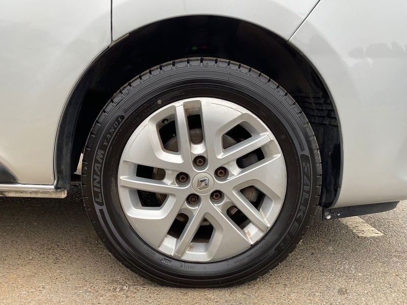 Renault Trafic 2.0 dCi ENERGY 28 Sport Panel Van 5dr Diesel Manual SWB Standard Roof Euro 6 (s/s) (120 ps) - U64