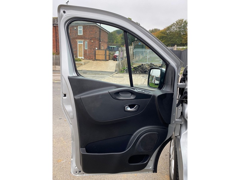 Renault Trafic 2.0 dCi ENERGY 28 Sport Panel Van 5dr Diesel Manual SWB Standard Roof Euro 6 (s/s) (120 ps) - U64