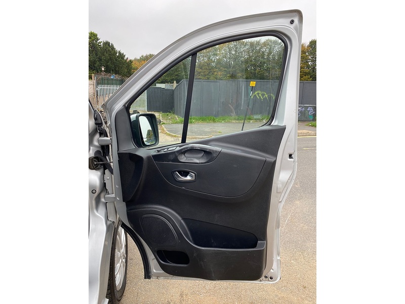 Renault Trafic 2.0 dCi ENERGY 28 Sport Panel Van 5dr Diesel Manual SWB Standard Roof Euro 6 (s/s) (120 ps) - U64