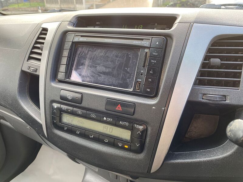 Toyota Hilux 3.0 D-4D Invincible Pickup 4dr Diesel Auto 4WD (227 g/km, 171 bhp) - U72