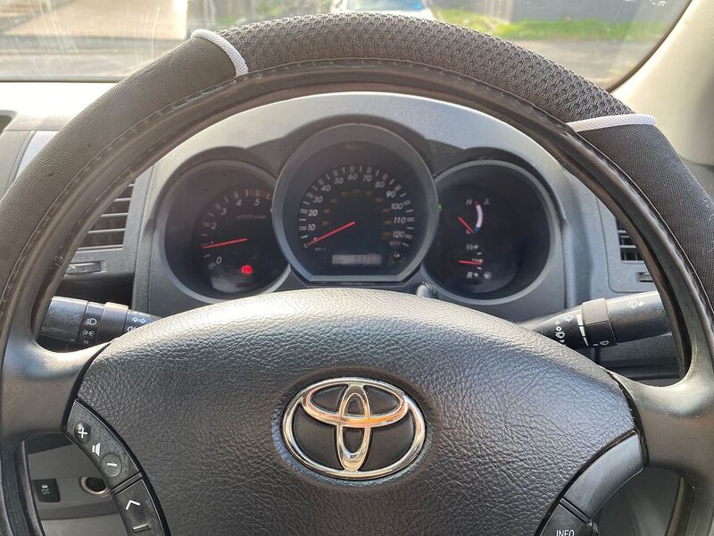 Toyota Hilux 3.0 D-4D Invincible Pickup 4dr Diesel Auto 4WD (227 g/km, 171 bhp) - U72