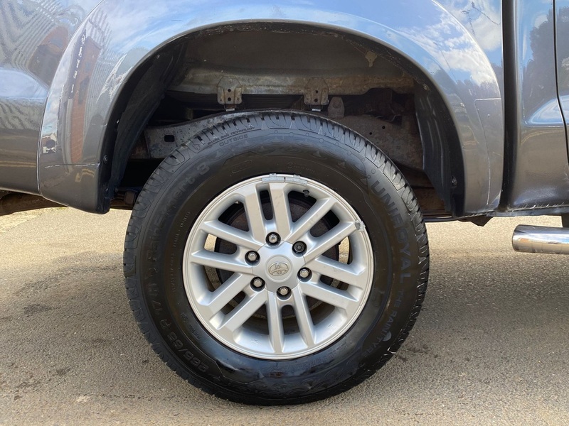 Toyota Hilux 3.0 D-4D Invincible Pickup 4dr Diesel Auto 4WD (227 g/km, 171 bhp) - U72