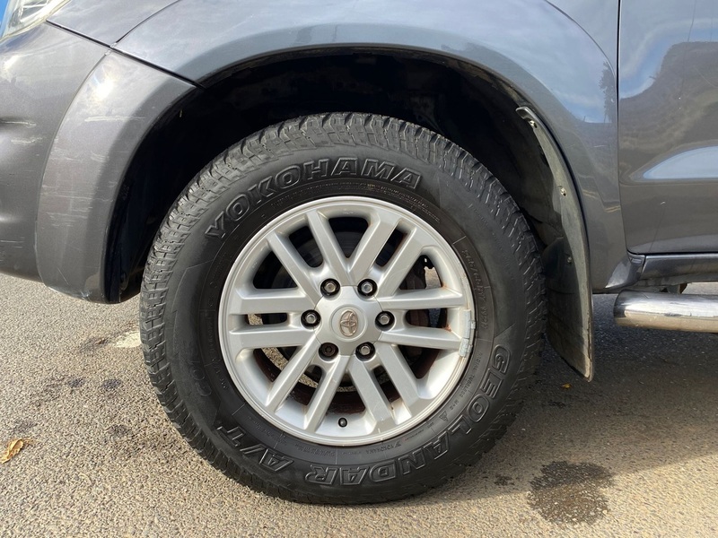 Toyota Hilux 3.0 D-4D Invincible Pickup 4dr Diesel Auto 4WD (227 g/km, 171 bhp) - U72