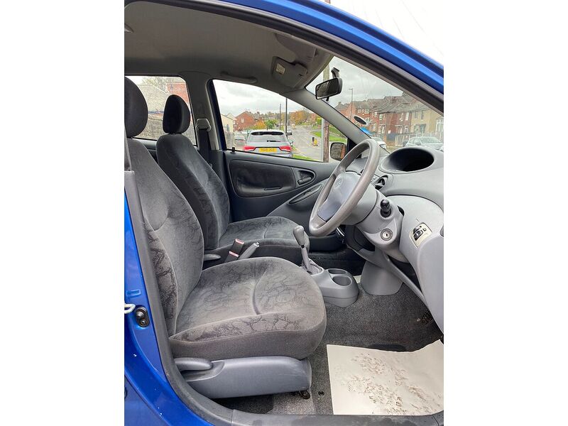 Toyota Yaris 1.0 VVT-i 16v GLS Hatchback 5dr Petrol Manual (137 g/km, 67 bhp) - U82