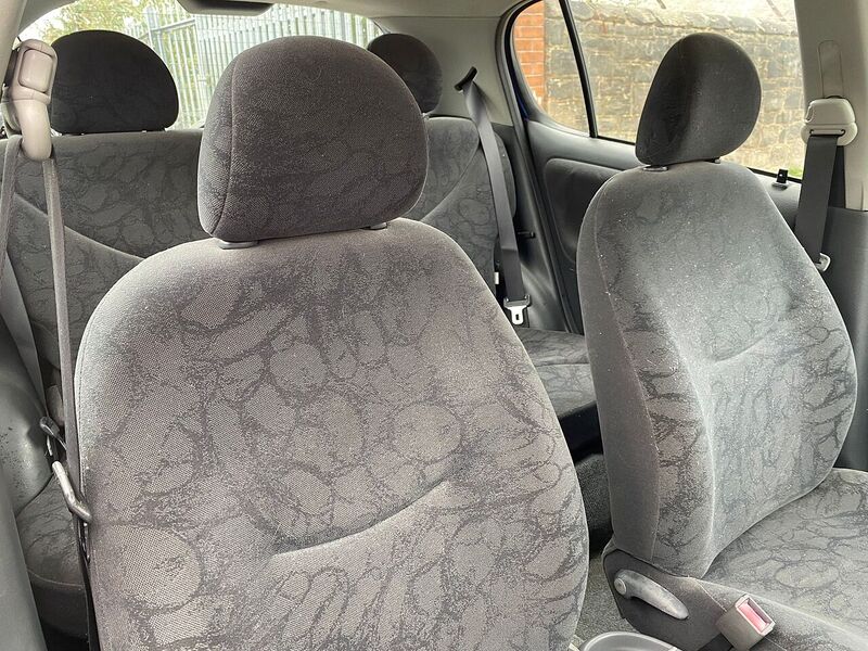 Toyota Yaris 1.0 VVT-i 16v GLS Hatchback 5dr Petrol Manual (137 g/km, 67 bhp) - U82