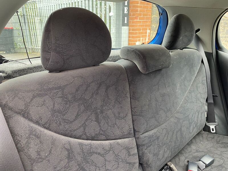 Toyota Yaris 1.0 VVT-i 16v GLS Hatchback 5dr Petrol Manual (137 g/km, 67 bhp) - U82