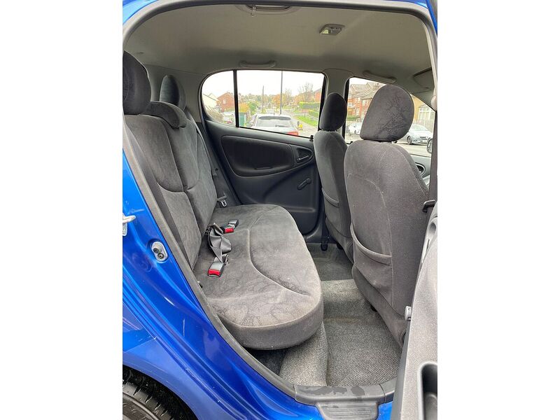 Toyota Yaris 1.0 VVT-i 16v GLS Hatchback 5dr Petrol Manual (137 g/km, 67 bhp) - U82