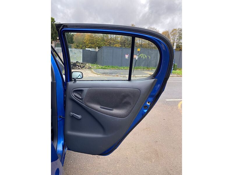 Toyota Yaris 1.0 VVT-i 16v GLS Hatchback 5dr Petrol Manual (137 g/km, 67 bhp) - U82