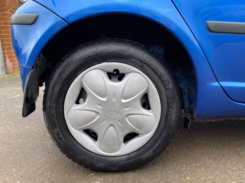 Toyota Yaris 1.0 VVT-i 16v GLS Hatchback 5dr Petrol Manual (137 g/km, 67 bhp) - U82