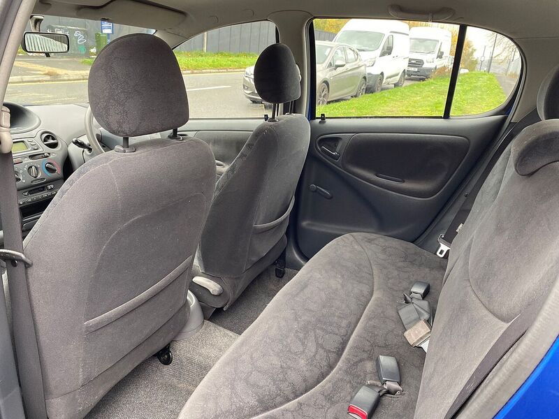 Toyota Yaris 1.0 VVT-i 16v GLS Hatchback 5dr Petrol Manual (137 g/km, 67 bhp) - U82