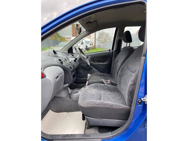 Toyota Yaris 1.0 VVT-i 16v GLS Hatchback 5dr Petrol Manual (137 g/km, 67 bhp) - U82