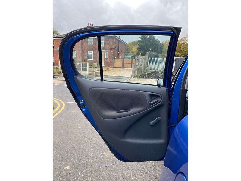 Toyota Yaris 1.0 VVT-i 16v GLS Hatchback 5dr Petrol Manual (137 g/km, 67 bhp) - U82