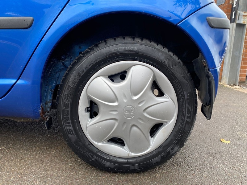 Toyota Yaris 1.0 VVT-i 16v GLS Hatchback 5dr Petrol Manual (137 g/km, 67 bhp) - U82