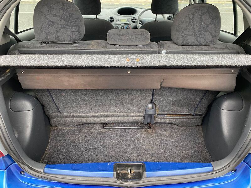 Toyota Yaris 1.0 VVT-i 16v GLS Hatchback 5dr Petrol Manual (137 g/km, 67 bhp) - U82