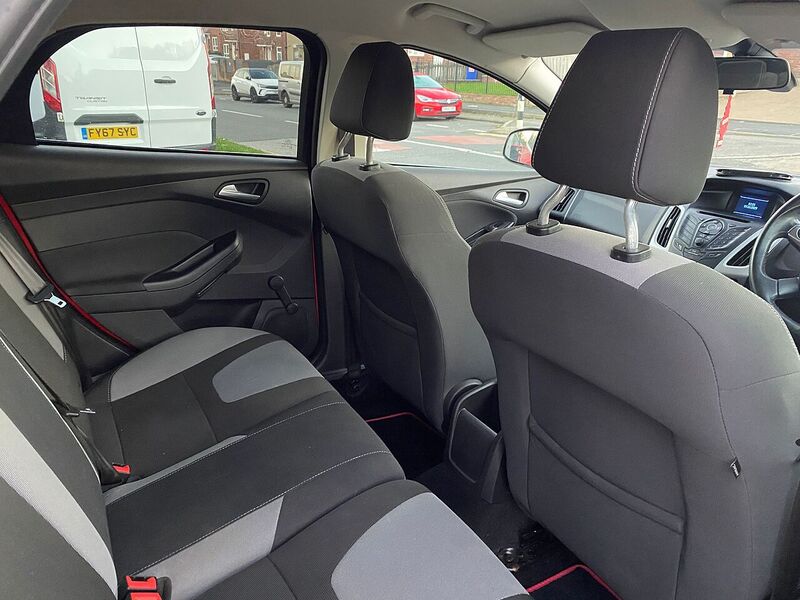 Ford Focus 1.6 TDCi Zetec Hatchback 5dr Diesel Manual Euro 5 (s/s) (115 ps) - U88