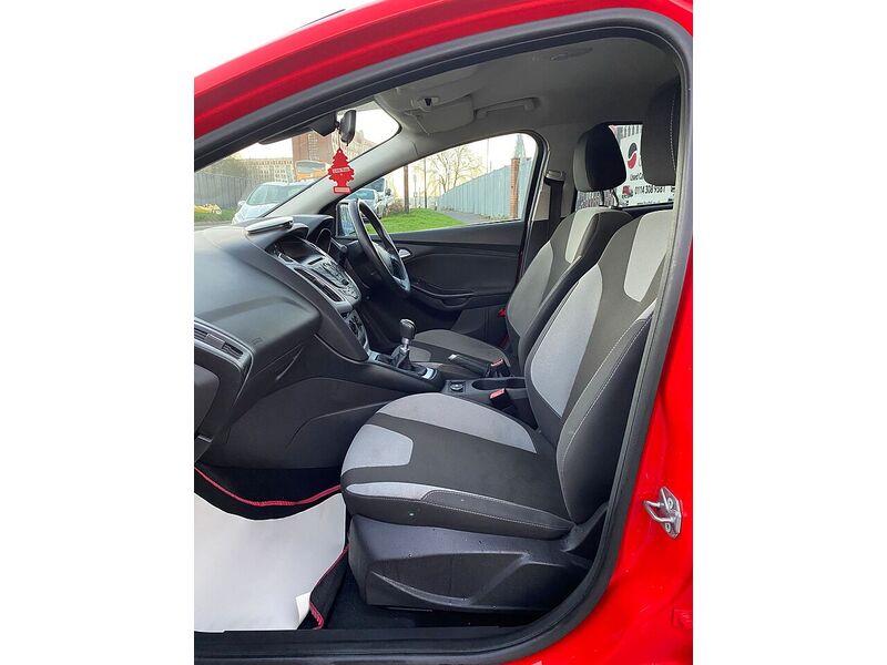 Ford Focus 1.6 TDCi Zetec Hatchback 5dr Diesel Manual Euro 5 (s/s) (115 ps) - U88